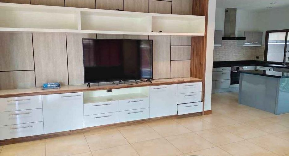 For rent 4 bedrooms house in East Pattaya, Pattaya