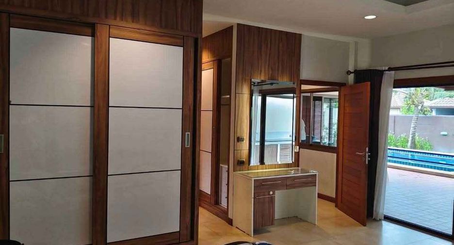 For rent 4 bedrooms house in East Pattaya, Pattaya