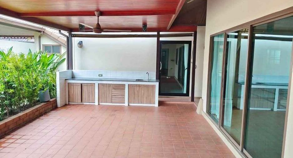 For rent 4 bedrooms house in East Pattaya, Pattaya