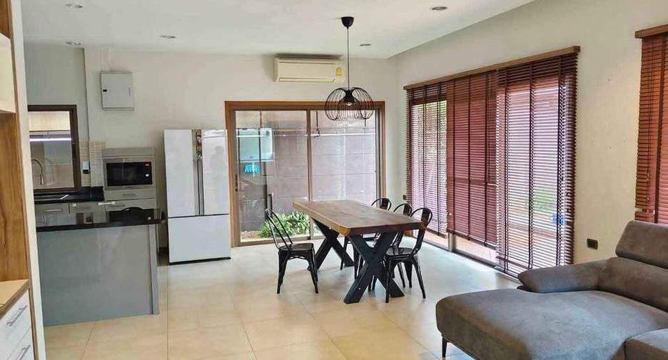 For rent 4 bedrooms house in East Pattaya, Pattaya