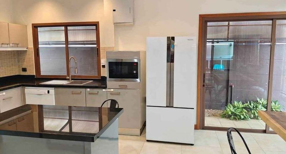 For rent 4 bedrooms house in East Pattaya, Pattaya