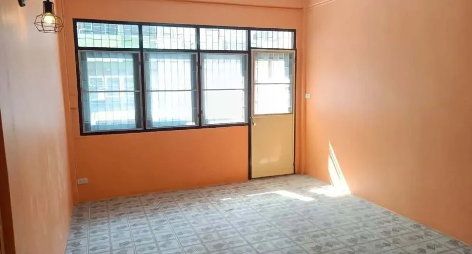 For sale 3 ベッドルーム townhouse in Khlong San, Bangkok