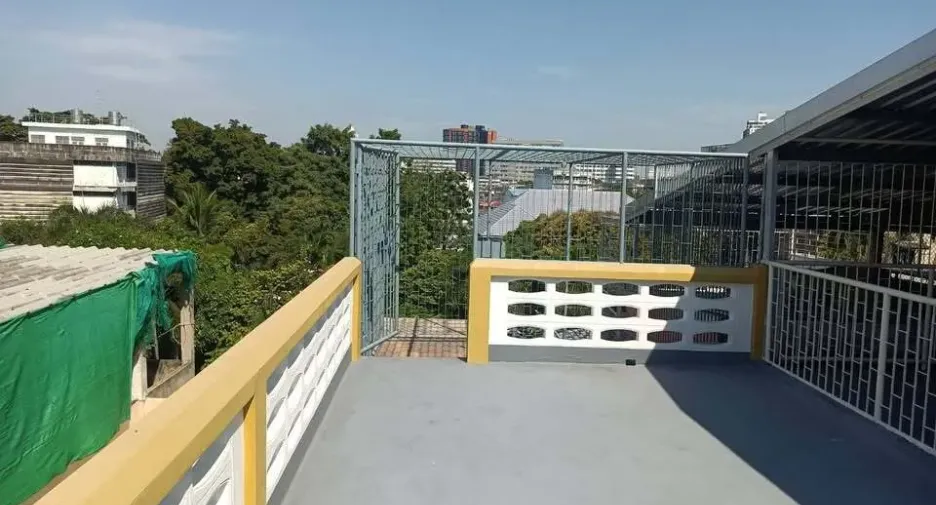For sale 3 ベッドルーム townhouse in Khlong San, Bangkok