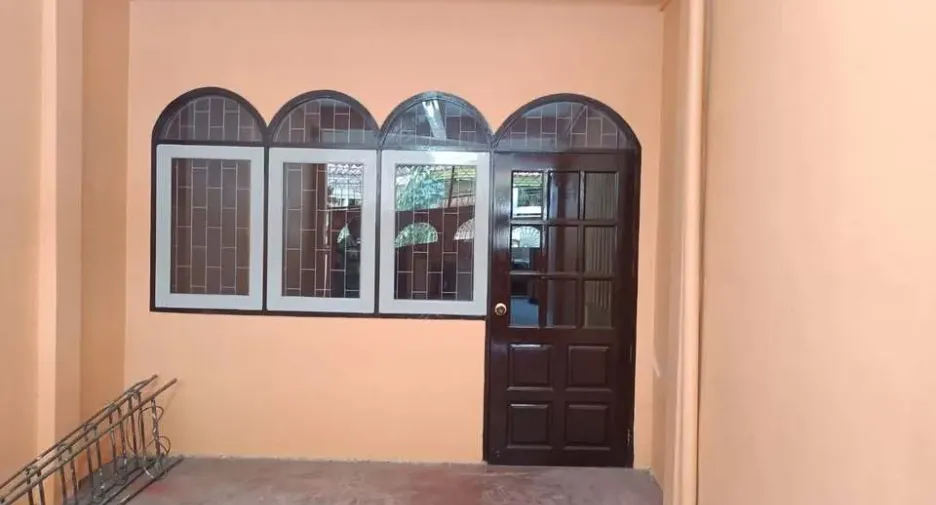 For sale 3 ベッドルーム townhouse in Khlong San, Bangkok