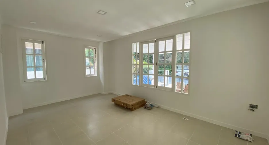 For sale 4 ベッドルーム house in Phutthamonthon, Nakhon Pathom
