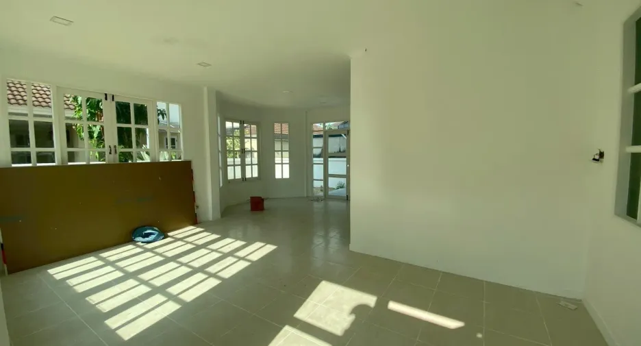 For sale 4 ベッドルーム house in Phutthamonthon, Nakhon Pathom