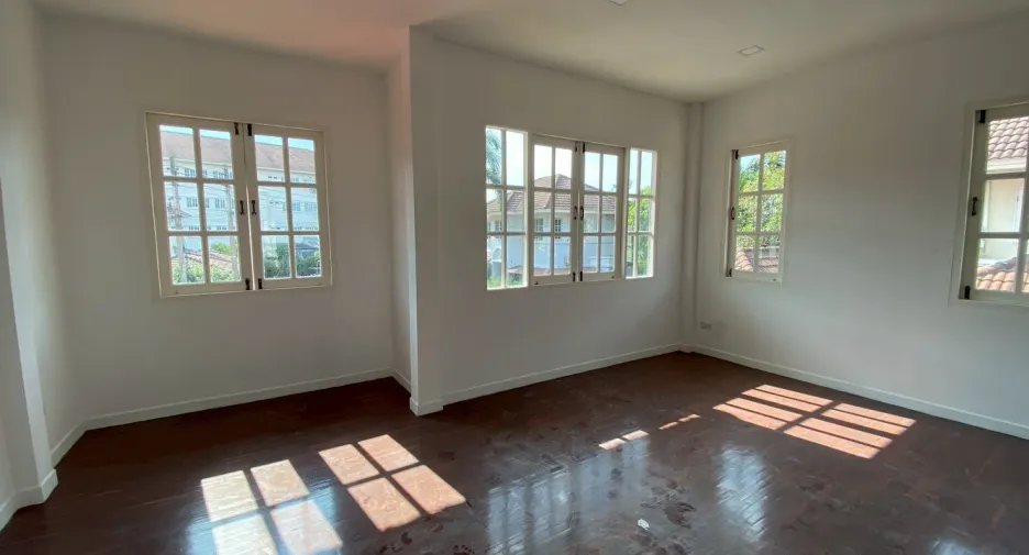 For sale 4 ベッドルーム house in Phutthamonthon, Nakhon Pathom