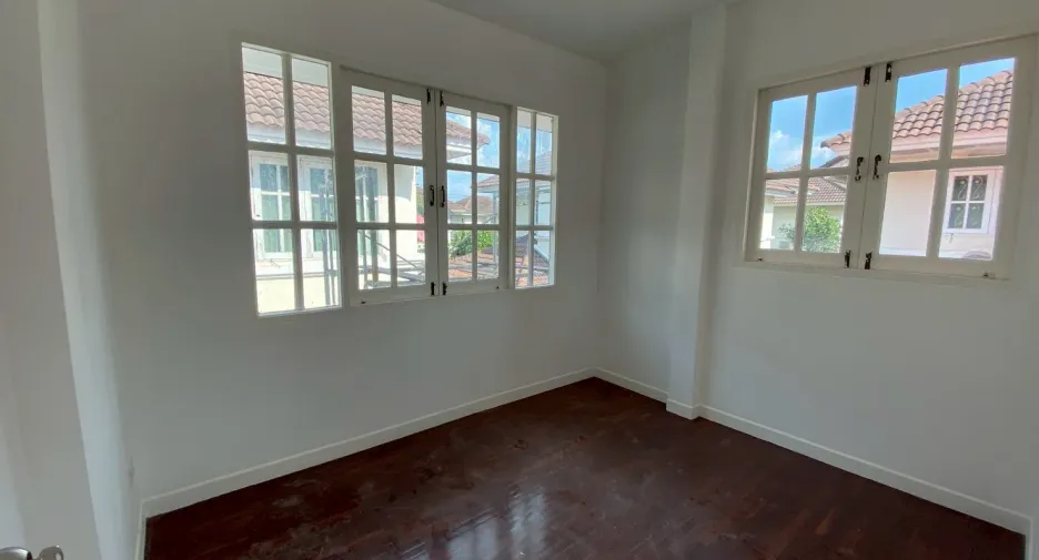 For sale 4 ベッドルーム house in Phutthamonthon, Nakhon Pathom