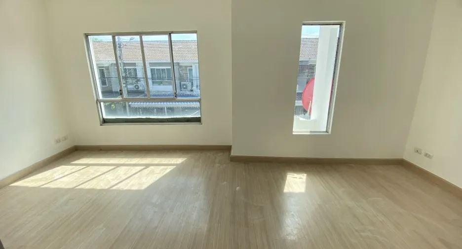 For sale 3 bedrooms townhouse in Sam Phran, Nakhon Pathom
