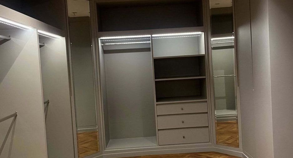 For rent 4 bedrooms retail Space in Watthana, Bangkok