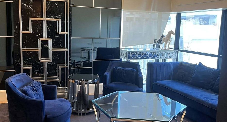 For rent 4 bedrooms retail Space in Watthana, Bangkok
