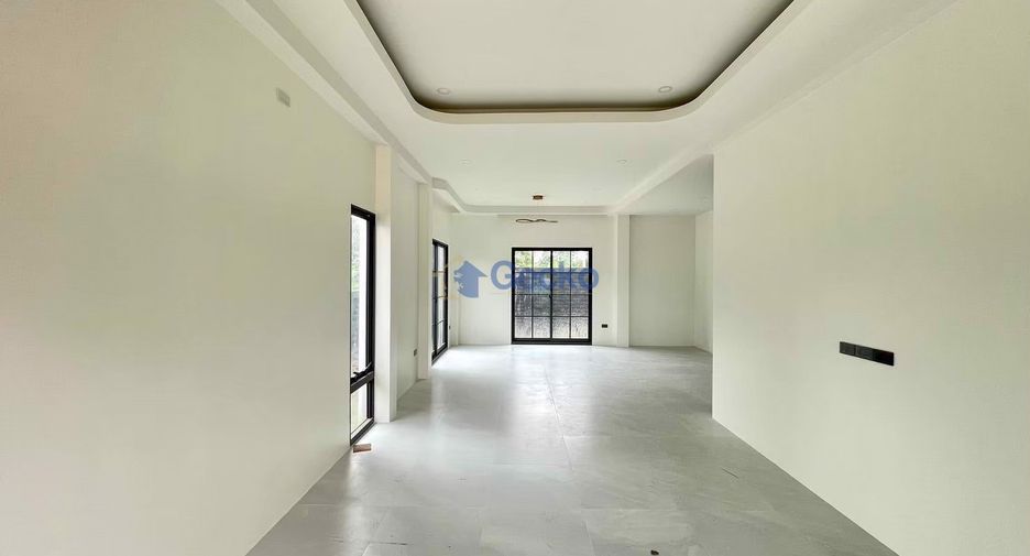 For sale 4 bedrooms house in Huay Yai, Pattaya