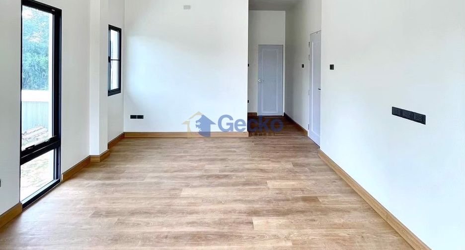 For sale 4 bedrooms house in Huay Yai, Pattaya