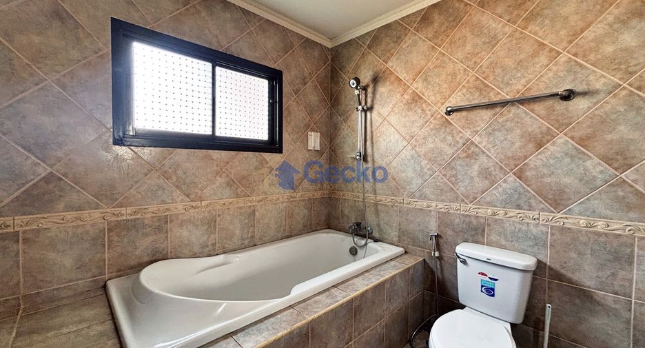 Casa en alquiler y en venta de 3 habitaciones en East Pattaya, Pattaya