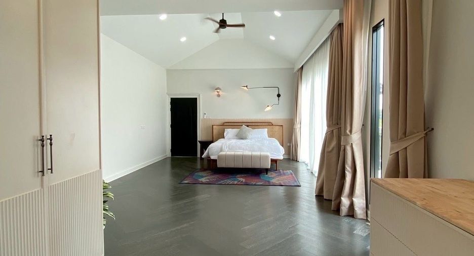 For rent 4 bedrooms villa in Huay Yai, Pattaya