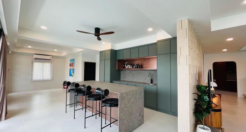 For rent 4 bedrooms villa in Huay Yai, Pattaya