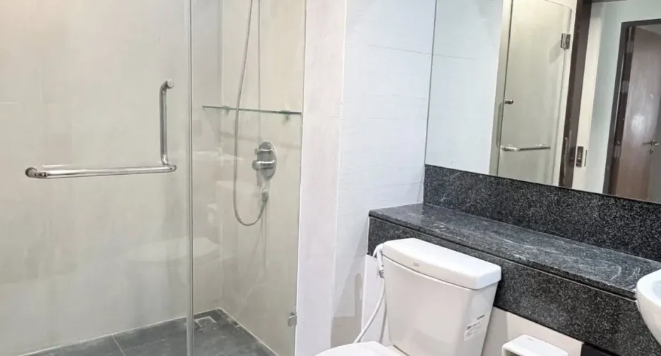 Wohnung zur Miete und zum Kauf mit 2 Zimmer in Watthana, Bangkok