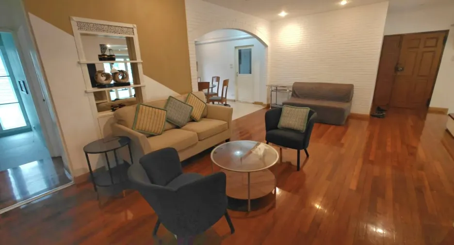 Condo en alquiler de 3 habitaciones en Watthana, Bangkok