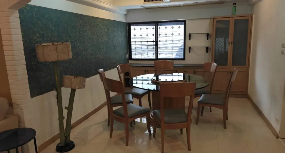 Condo en alquiler de 3 habitaciones en Watthana, Bangkok