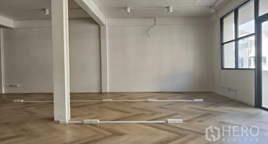 Аренда торговое помещение в Щаттхана, Бангкок