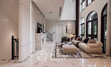 For sale 4 bedrooms townhouse in Watthana, Bangkok