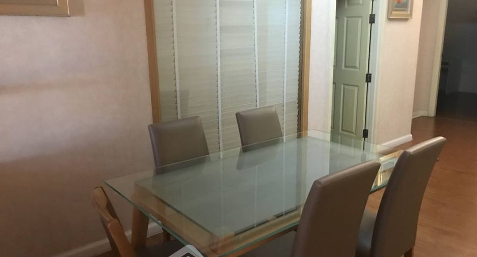 For rent 2 bedrooms condo in Watthana, Bangkok