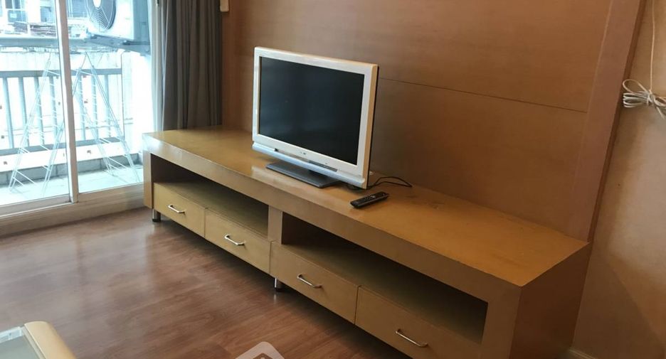 For rent 2 bedrooms condo in Watthana, Bangkok