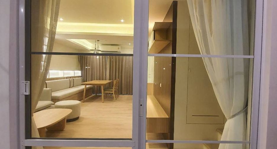 Casa adosada en alquiler de 3 habitaciones en Prawet, Bangkok