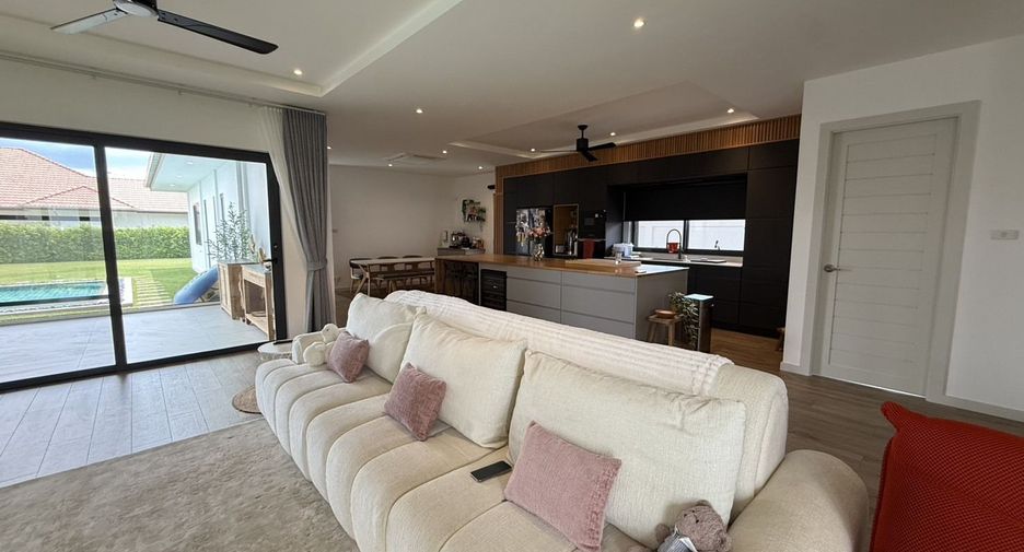 For sale 4 ベッドルーム villa in Hua Hin, Prachuap Khiri Khan