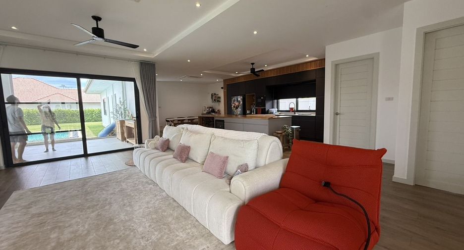 For sale 4 ベッドルーム villa in Hua Hin, Prachuap Khiri Khan