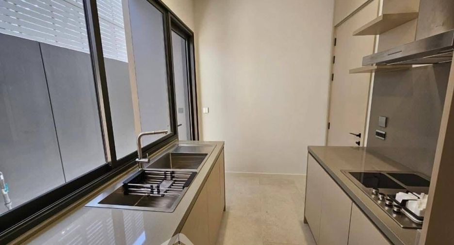 For rent 4 bedrooms house in Wang Thonglang, Bangkok