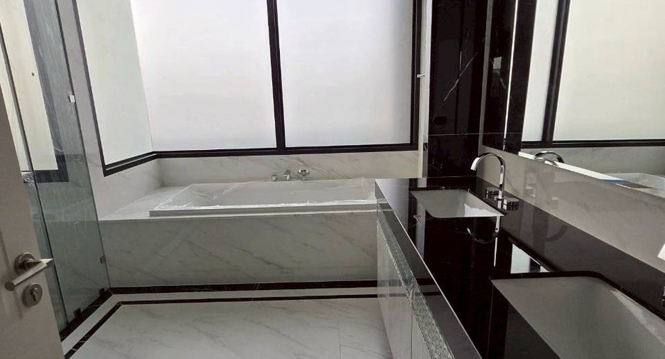 Casa en alquiler de 5 habitaciones en Saphan Sung, Bangkok