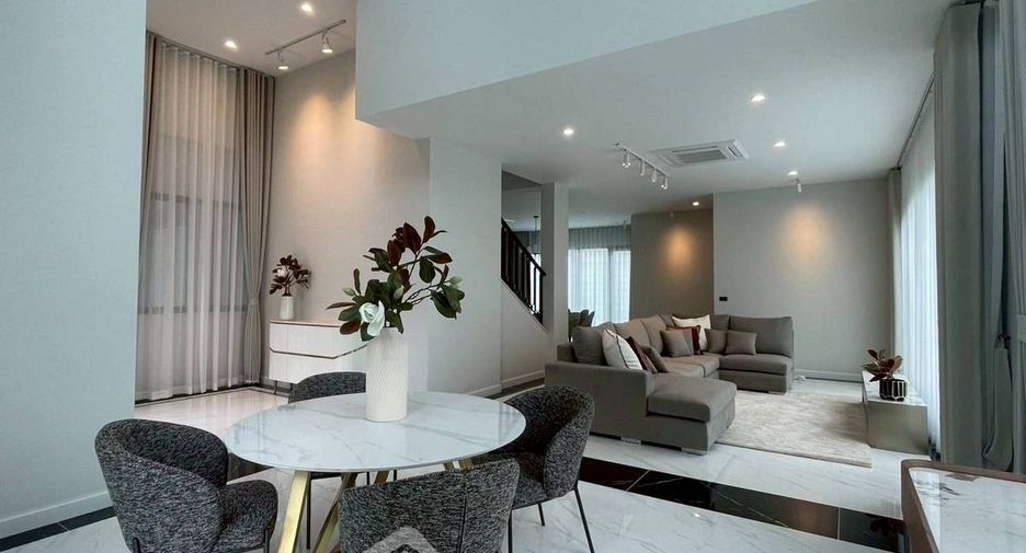 Casa en alquiler de 5 habitaciones en Saphan Sung, Bangkok