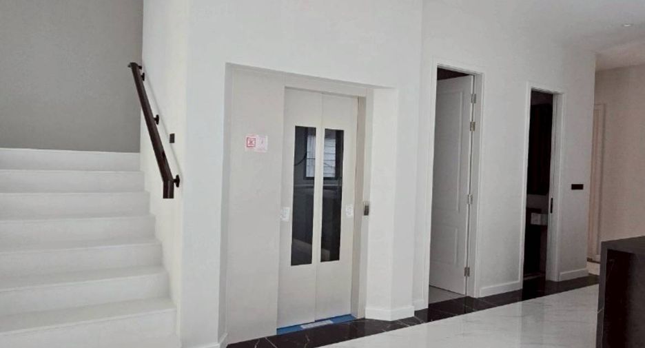 Casa en alquiler de 5 habitaciones en Saphan Sung, Bangkok