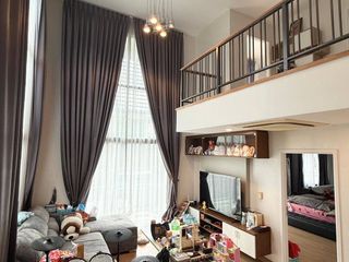 Casa en alquiler y en venta de 4 habitaciones en Suan Luang, Bangkok