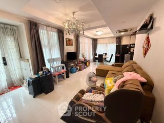 Casa en alquiler y en venta de 4 habitaciones en Suan Luang, Bangkok