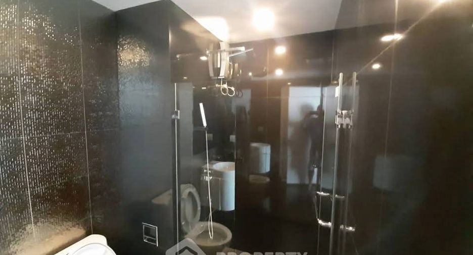 For sale 2 bedrooms condo in Khlong Toei, Bangkok