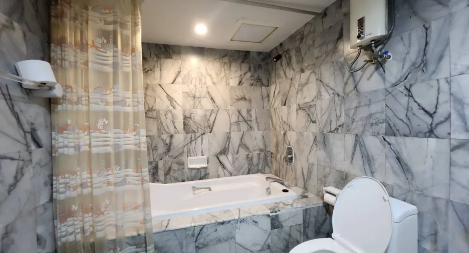 For sale and for rent 2 bedrooms condo in Bang Rak, Bangkok