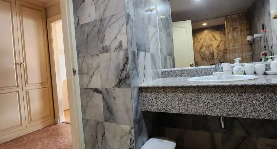 For sale and for rent 2 bedrooms condo in Bang Rak, Bangkok