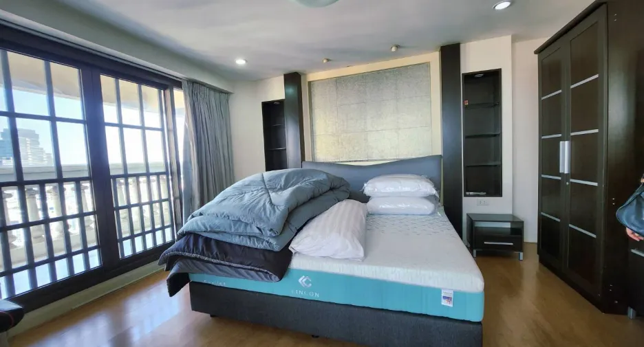 For sale and for rent 2 bedrooms condo in Bang Rak, Bangkok