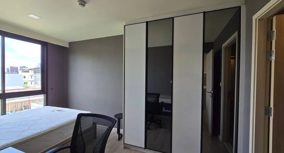Wohnung zur Miete mit 1 Zimmer in Huai Khwang, Bangkok