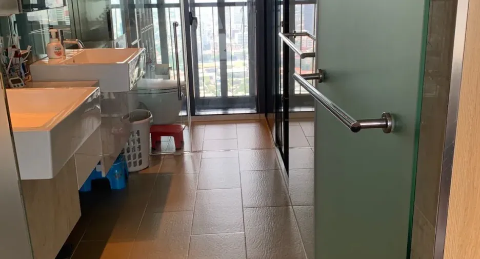 For rent 3 bedrooms condo in Sathon, Bangkok