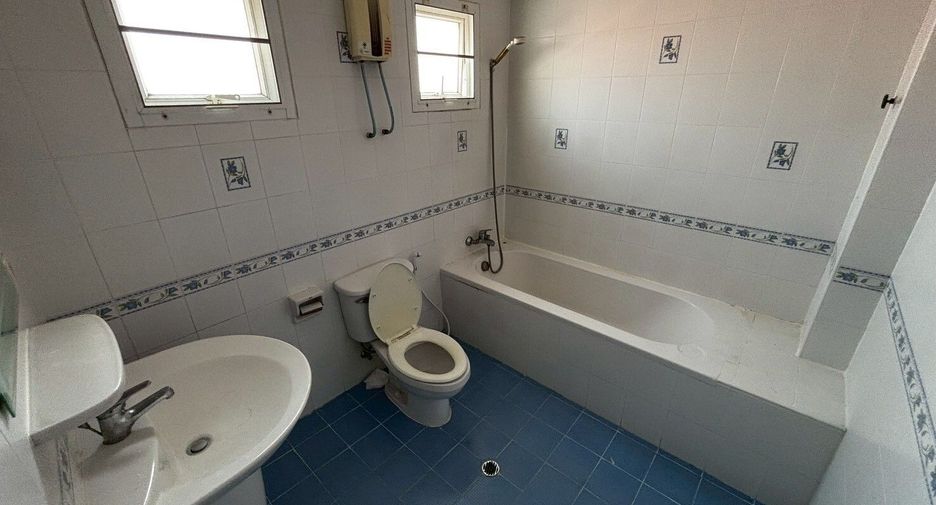 For rent 2 ベッドルーム condo in Watthana, Bangkok