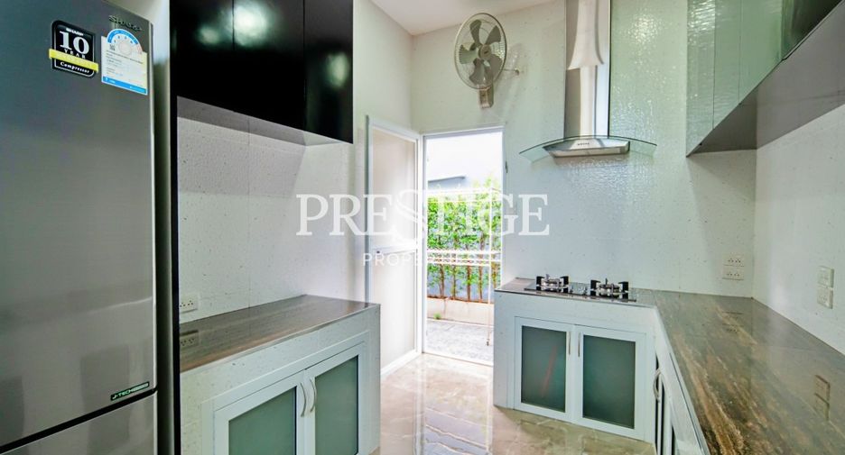 For rent 6 bedrooms house in East Pattaya, Pattaya