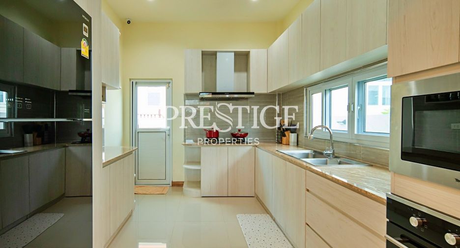 For rent 6 bedrooms house in East Pattaya, Pattaya