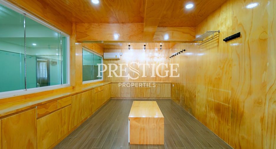 For rent 6 bedrooms house in East Pattaya, Pattaya