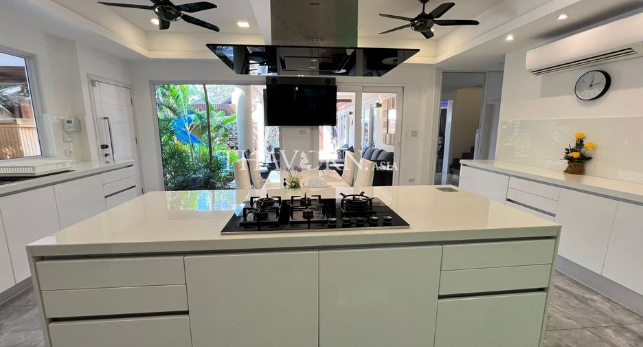 Haus zum Kauf mit 4 Zimmer in Bang Lamung, Chonburi