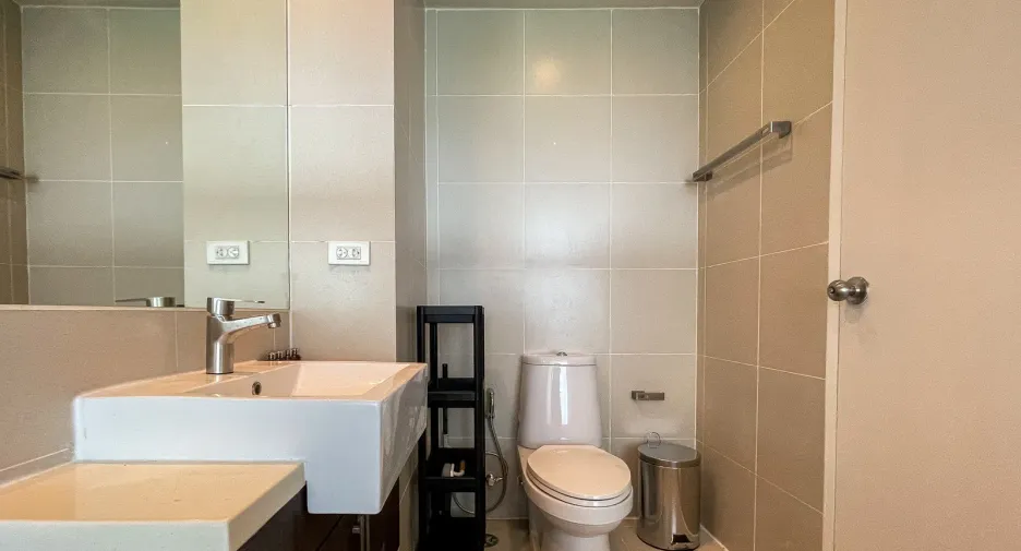 For rent 1 bed condo in Watthana, Bangkok