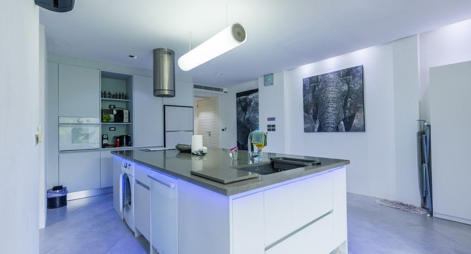 For sale 3 bedrooms condo in Kathu, Phuket