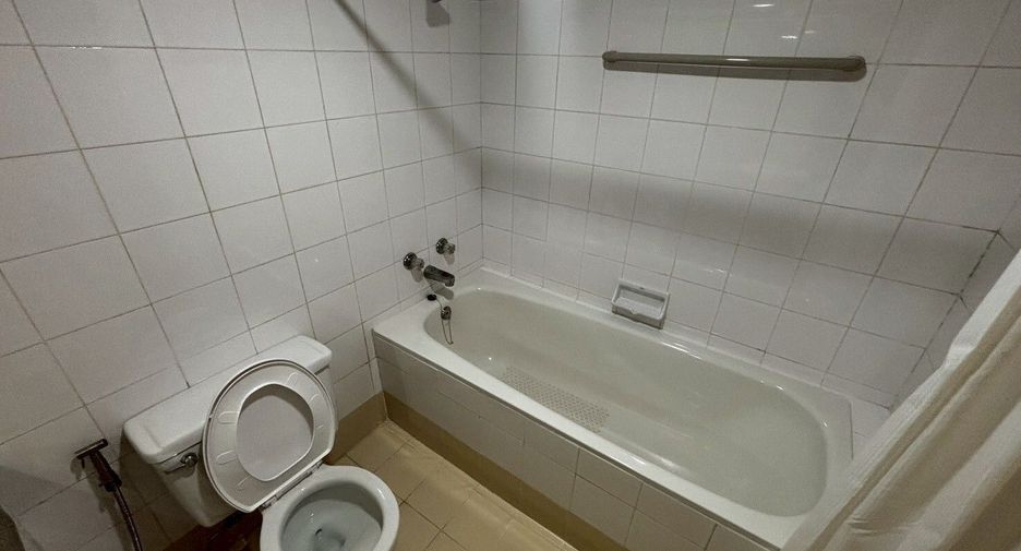 For rent 2 bedrooms condo in Khlong Toei, Bangkok